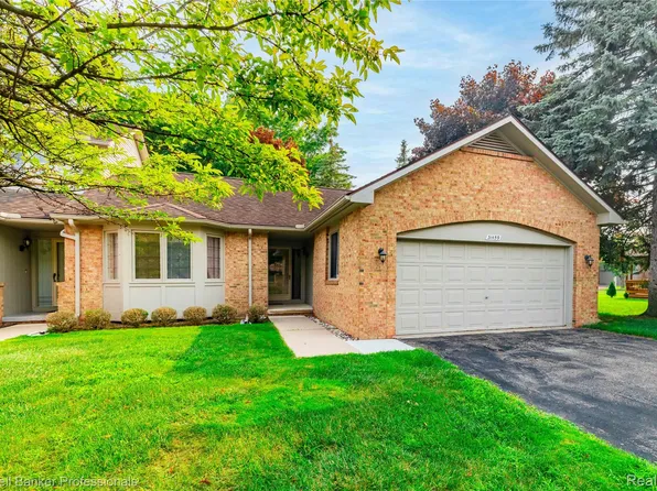 31459 Merriwood Park Dr, Livonia, MI 48152