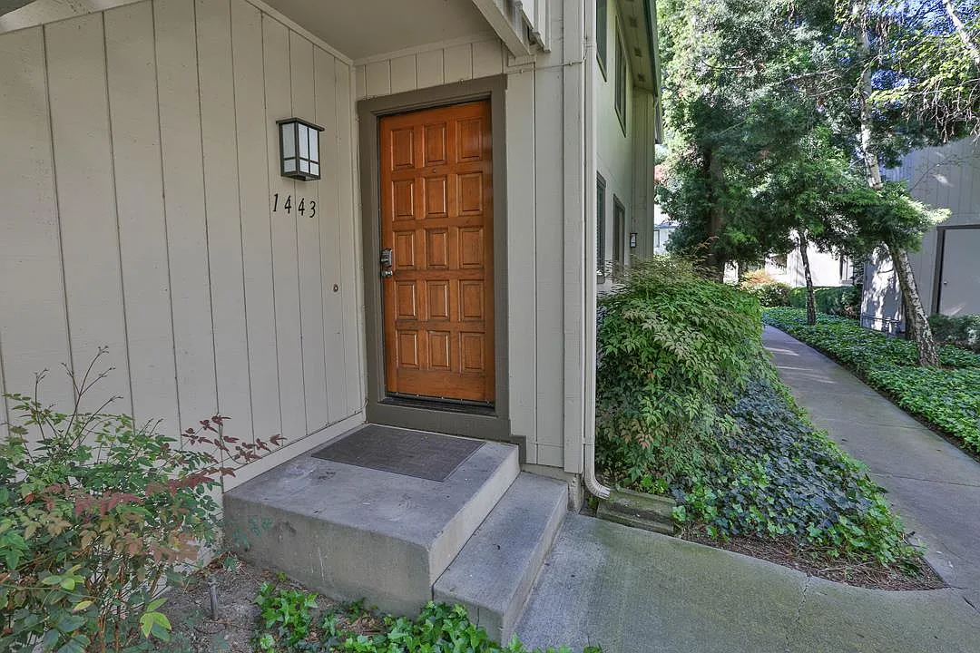1443 Alma Loop photo 1
