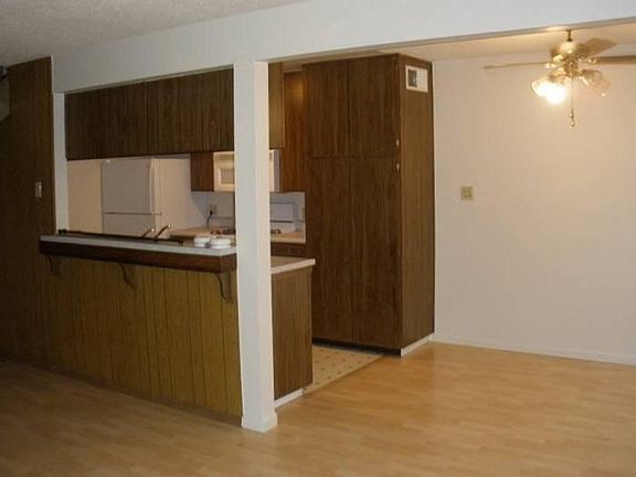 Kitchen & Dining Area