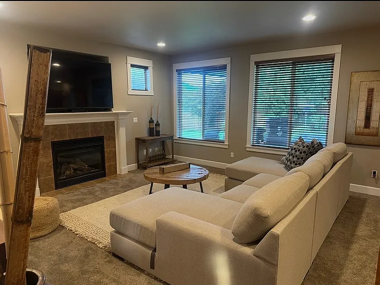 814 Garnero St — Photo 10