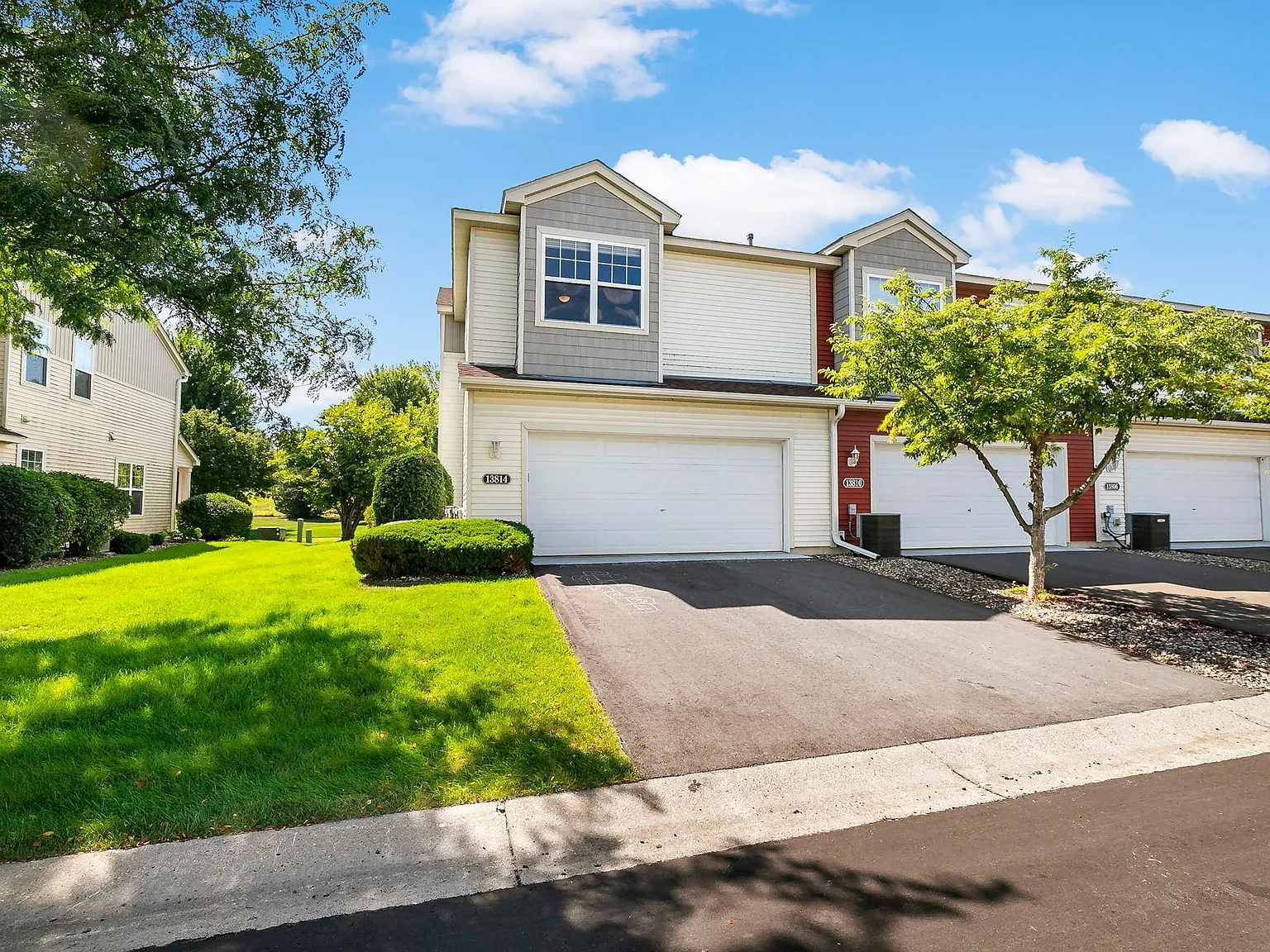 3 bed, 2.5 bath, 2015 sqft, $2,850 — Photo 3