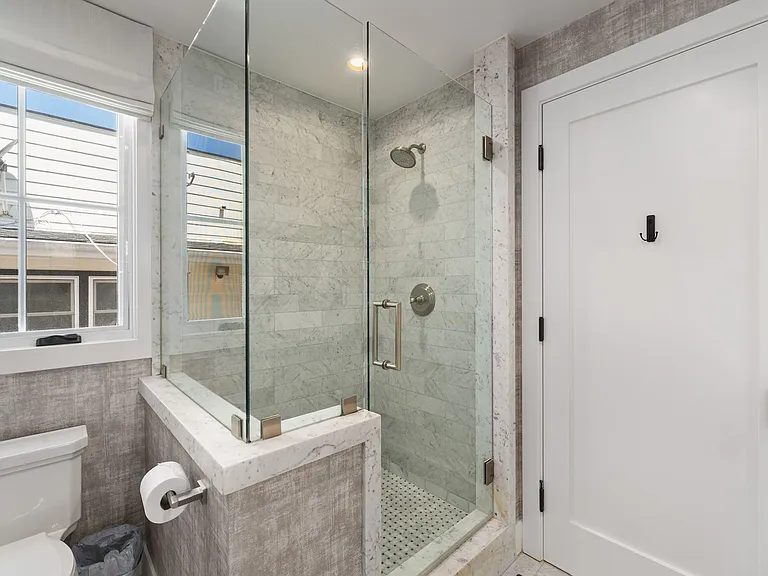 2037 E Ocean Blvd — Photo 32