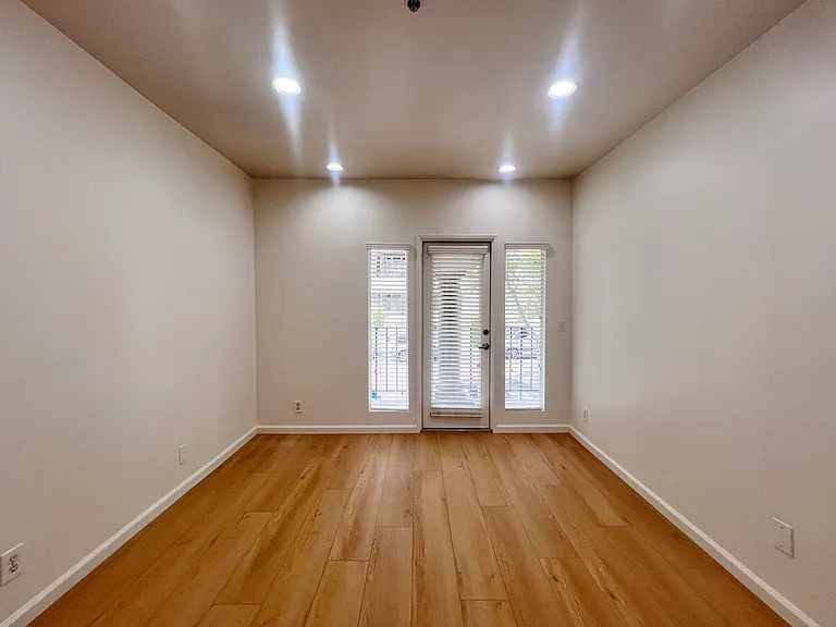 Primary Bedroom (1)