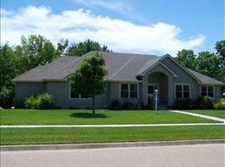 3344 NW Bent Tree Ln, Topeka, KS 66618