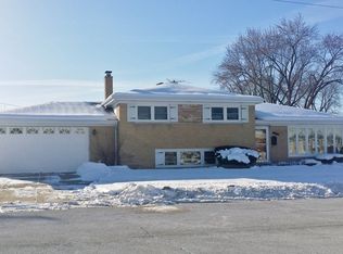 8663 N Ozanam Ave, Niles, IL 60714