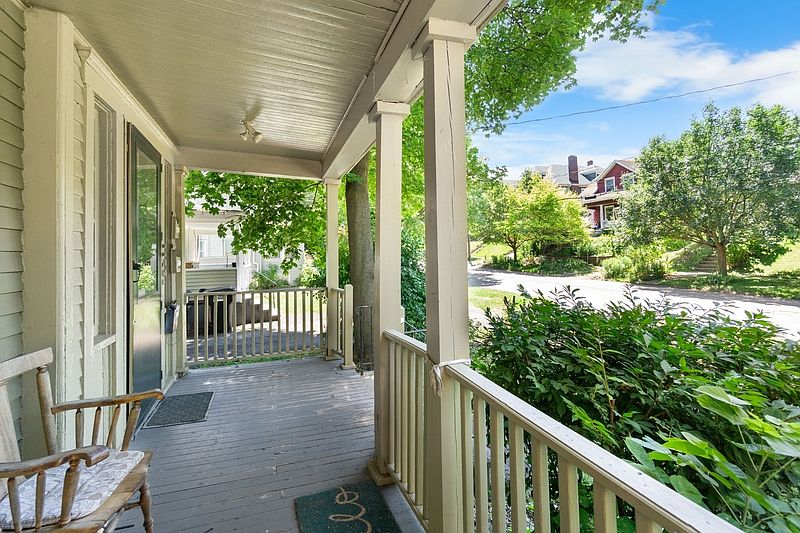 2nd image of 247 Roosevelt Ave #2