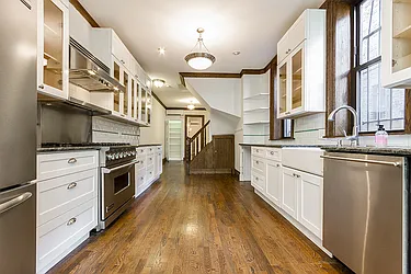 Rented by Dixon Advisory USA Inc.