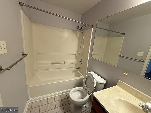 5th image of 312 Blue Water Ct Unit 202