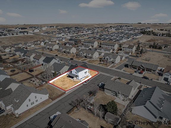 3rd image of 4704 Garnet Way
