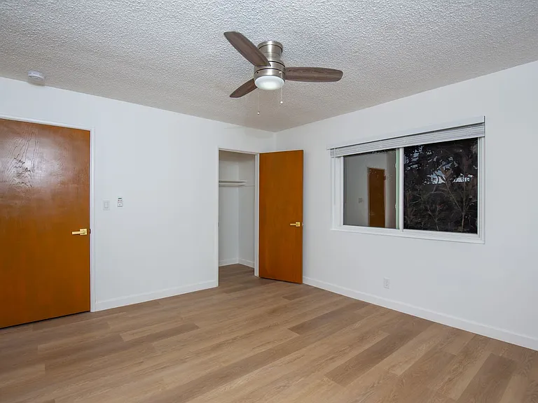 445 E Magnolia Blvd — Photo 23