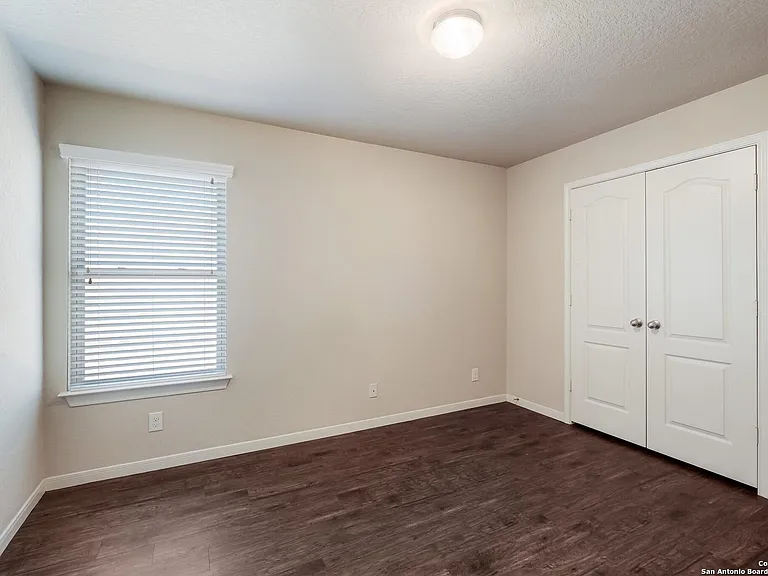 105 Fischer Dr — Photo 5