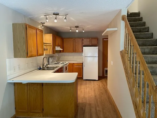 Wonderful 2bd/1ba Townhouse In Plymouth — Photo 2