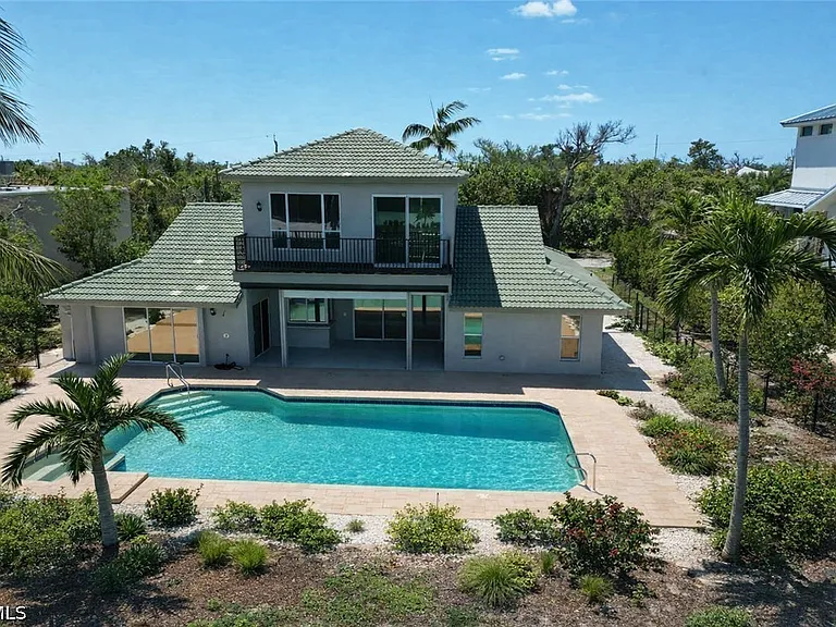 780 Beach Rd — Photo 3