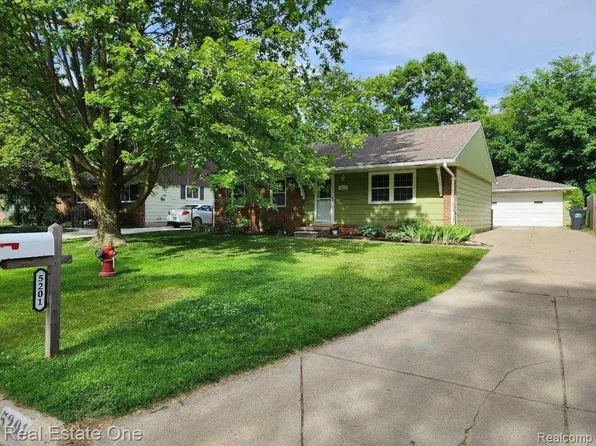 5201 Leland St, Brighton, MI 48116