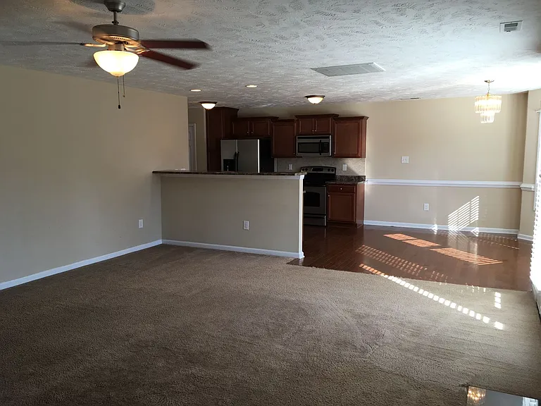 241 Collinwood Dr — Photo 2