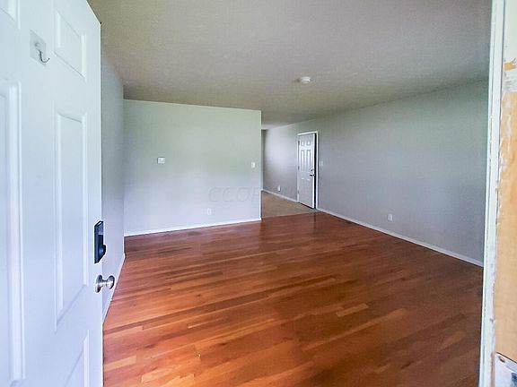 4th image of 5572 Newport Ct