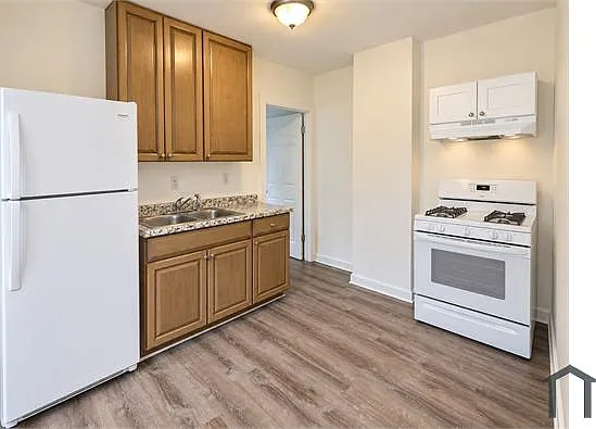 2 bed, $1,300 — Photo 2