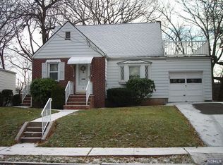 10 Lincoln Dr, Rochelle Park, NJ 07662