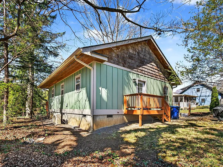 104 Hiawassee Ave — Photo 6