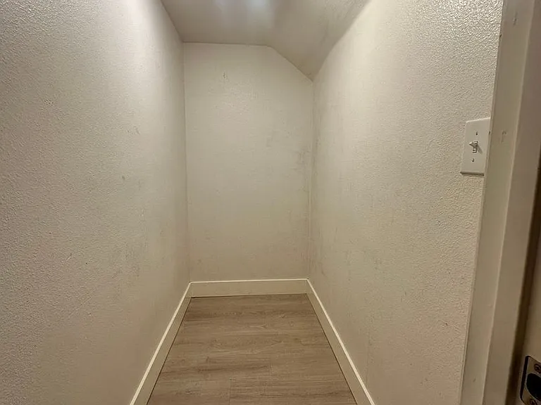 1131 Warren St & 1524 Willow - 1534 Willow #D — Photo 15