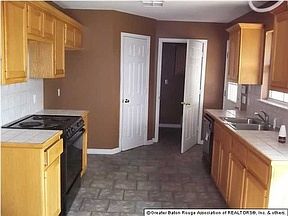 4th image of 36194 Norfolk Ave