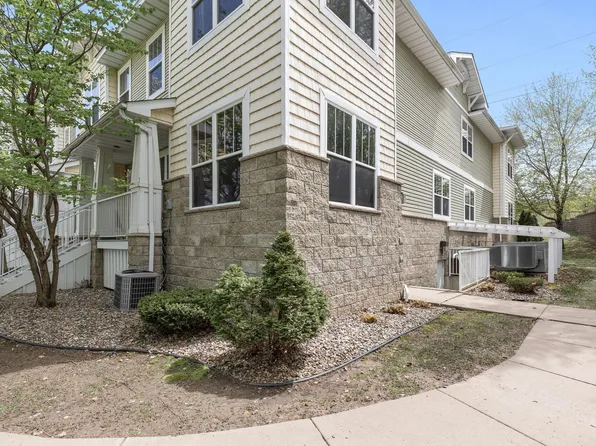 1240 County Road D E Unit 1, Maplewood, MN 55109