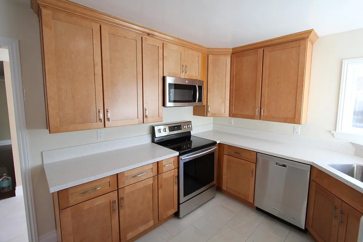 3 bed, 1550 sqft, $4,350 — Photo 2