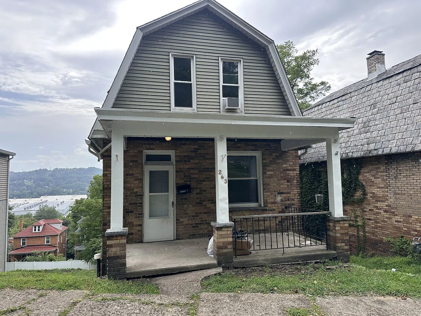 Charming 2-Bedroom Home in Ambridge Convenient Location! — Photo 3