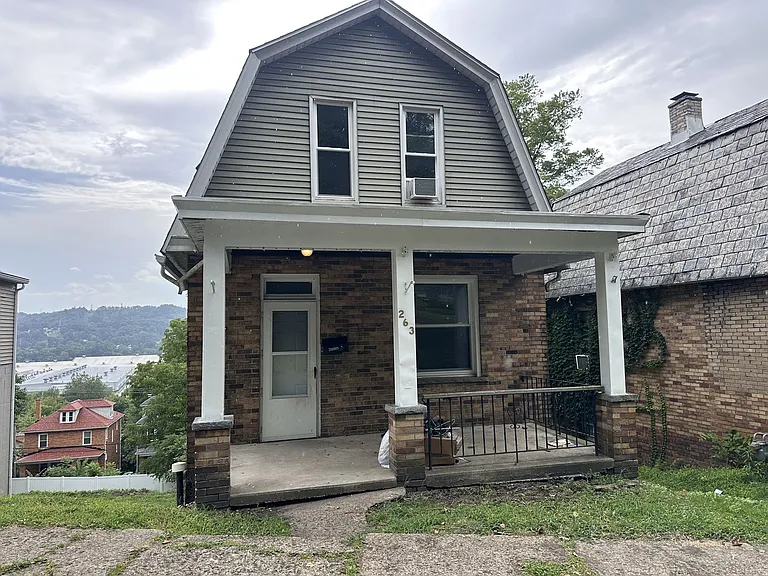 263 Glenwood Dr — Photo 3