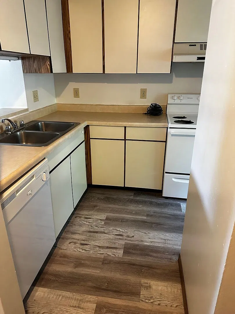 2346 S Burberry Lane — Photo 3