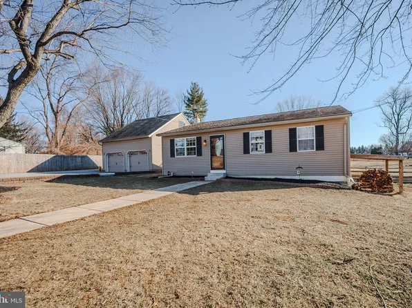 388 Hipkins Rd, West Grove, PA 19390