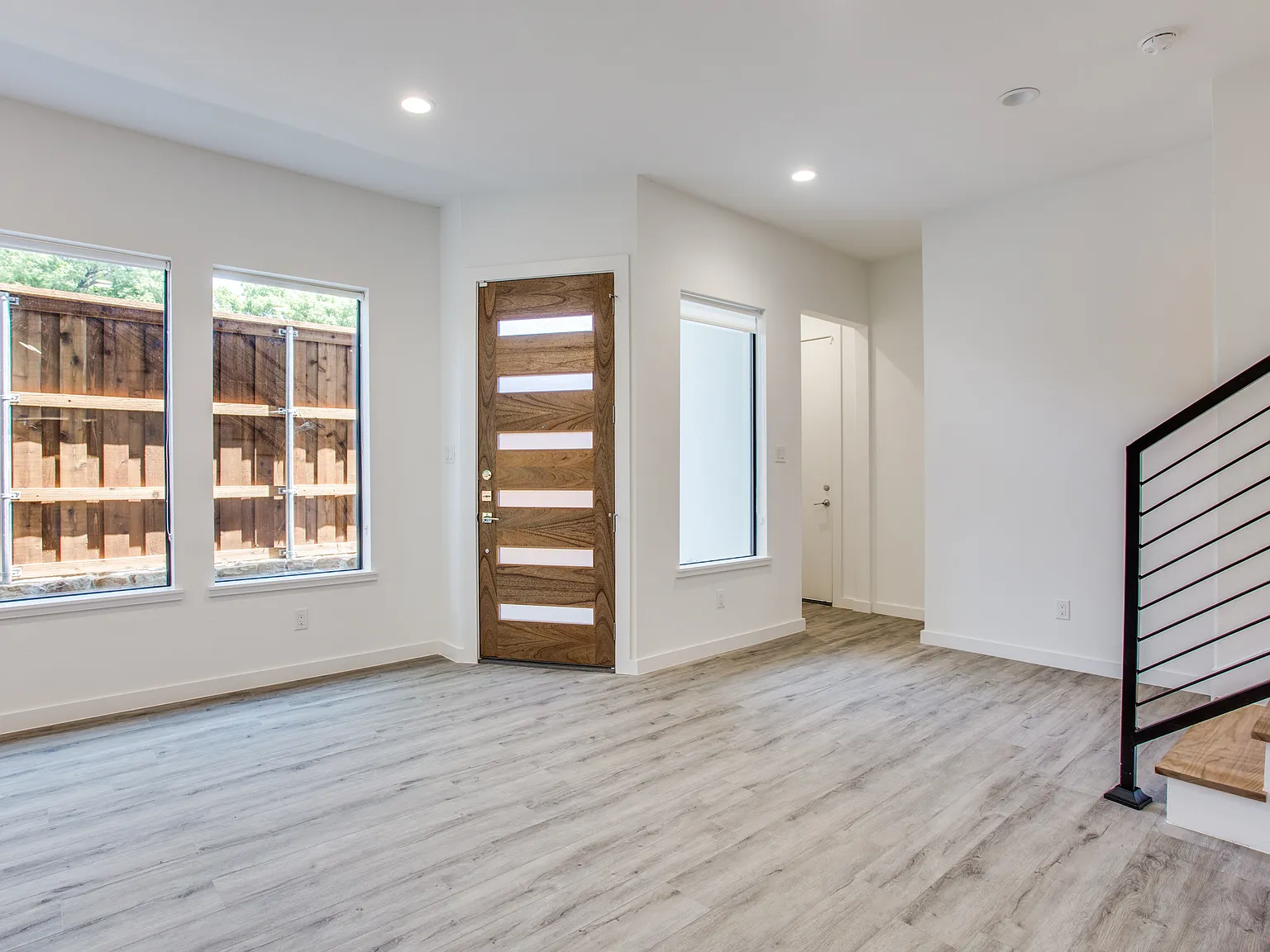 3 bed, 2.5 bath, 2320 sqft, $4,300 — Photo 4