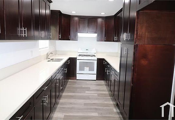 4th image of 11640 Glenoaks Blvd