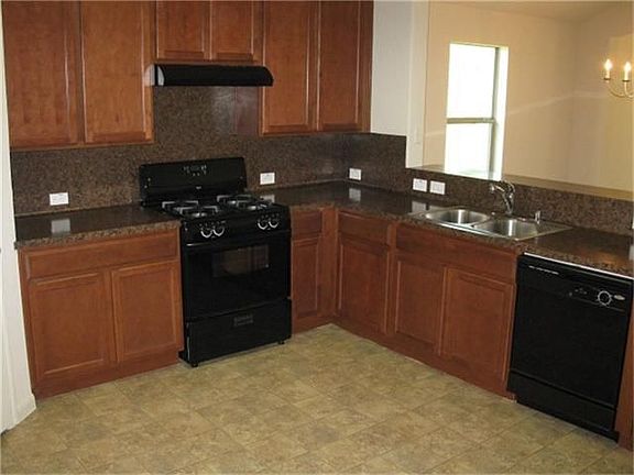 3rd image of 8006 W Red Oak Ln