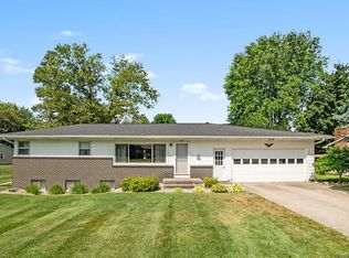 7557 Magnolia Dr, Jenison, MI 49428