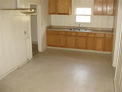 3rd image of 1343 E Fountain Way
