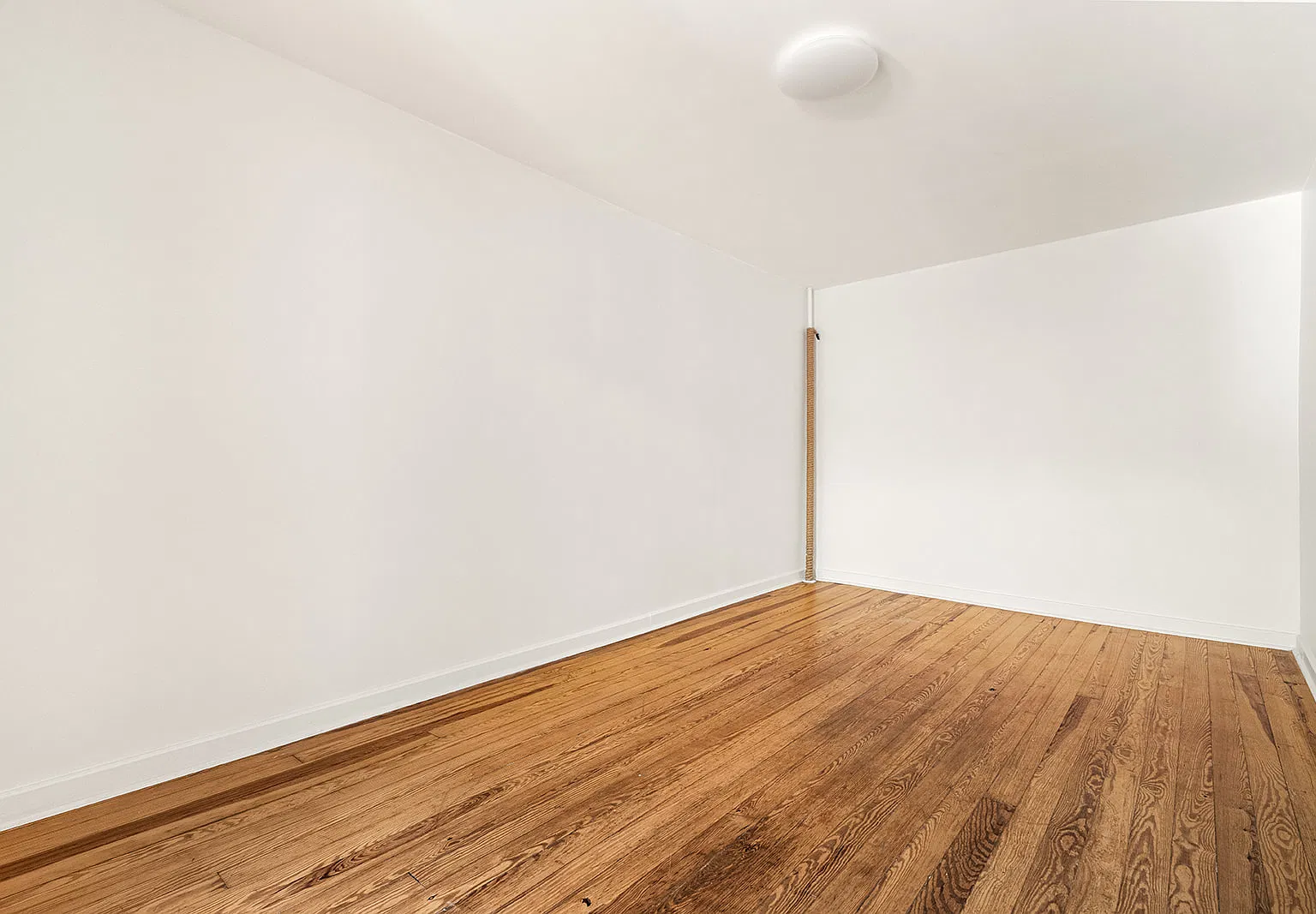 451 Graham Avenue — Photo 2