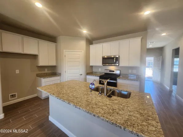 8743 W Weeping Dalea Dr, Marana, AZ 85653