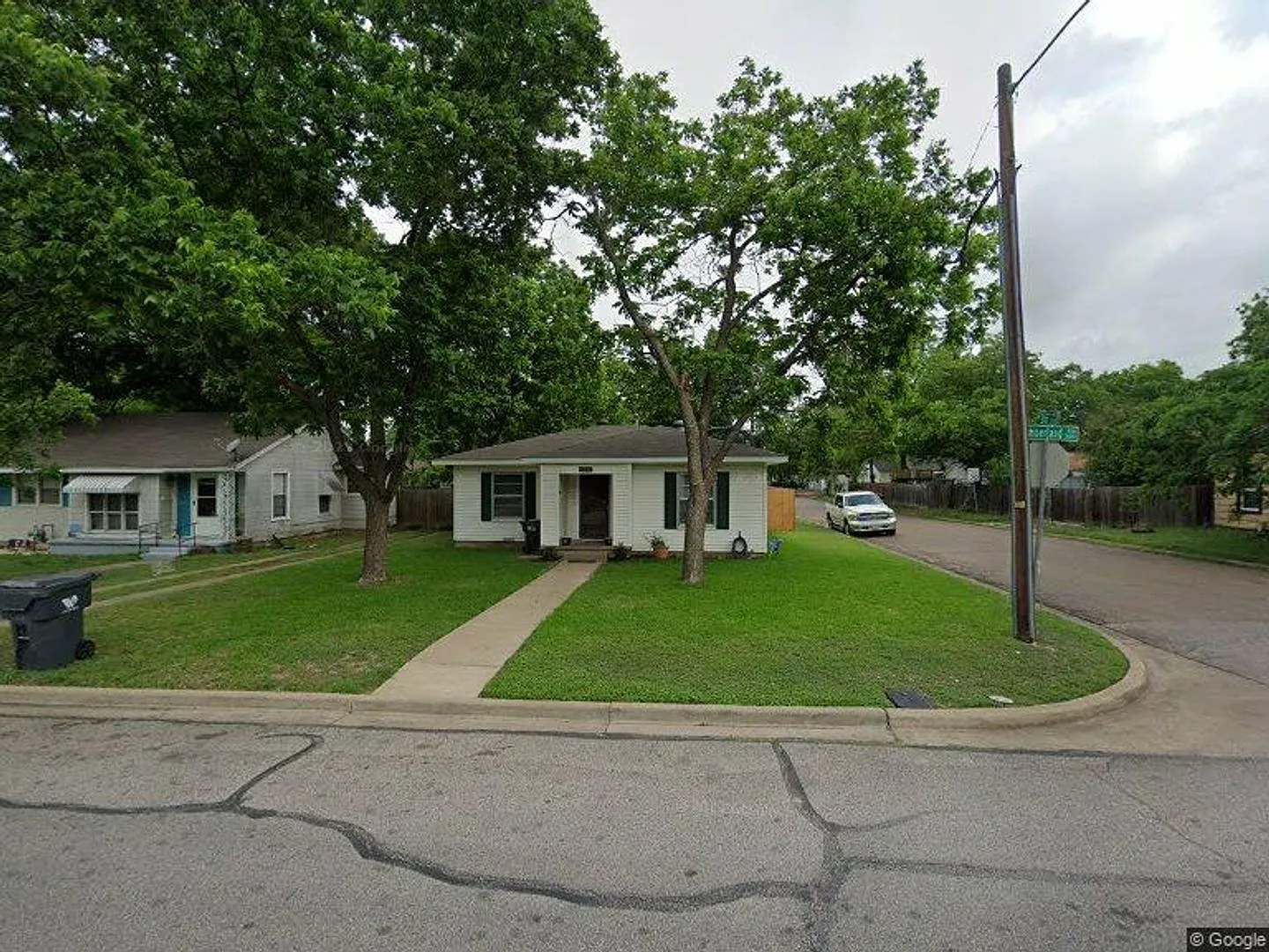 Cozy 2-Bedroom Home for Rent in Waco Perfect Location & Great Value! — Photo 1