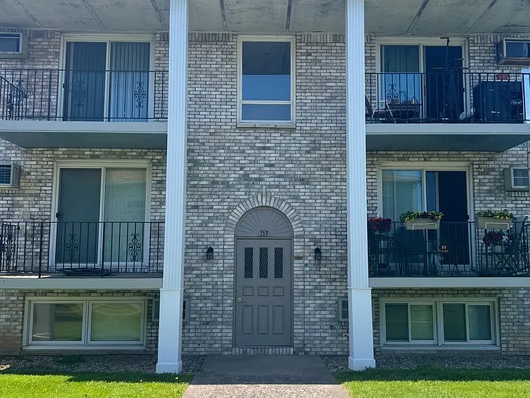 Embassy Square Apartments — Photo 72