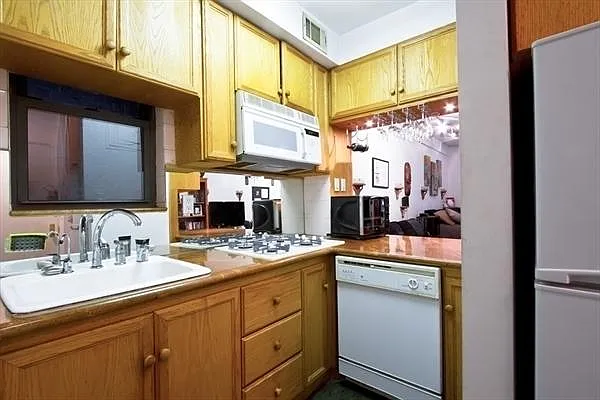 Rented by Town Residential | media 27