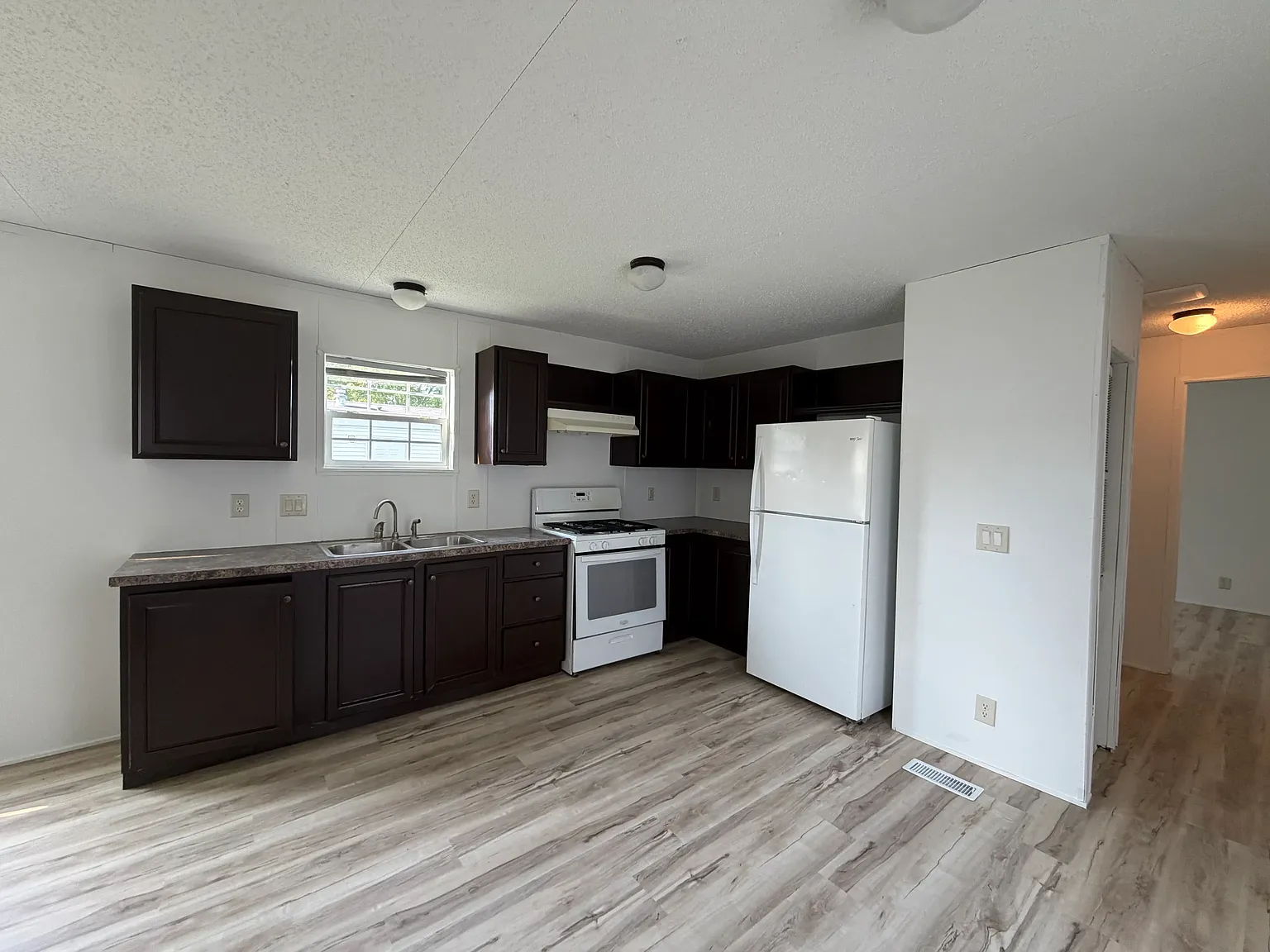 3 bed, 1056 sqft, $960 — Photo 4