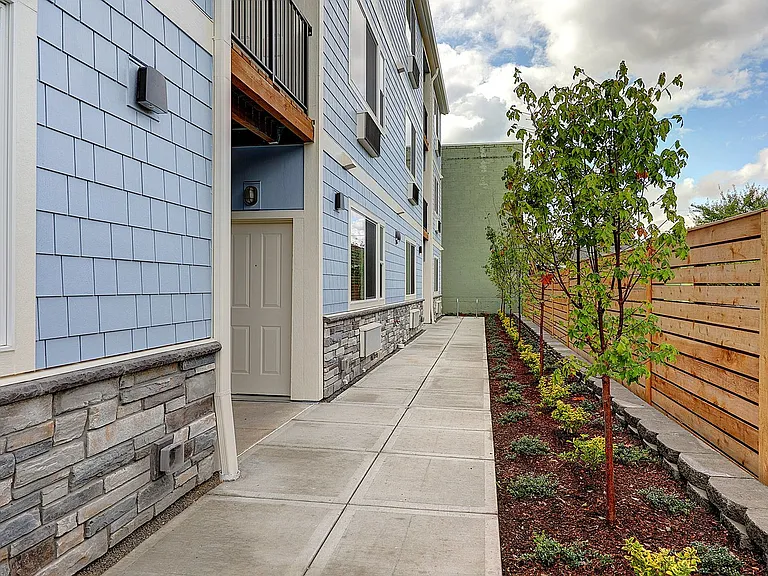 5511 NE 17th Ave — Photo 8
