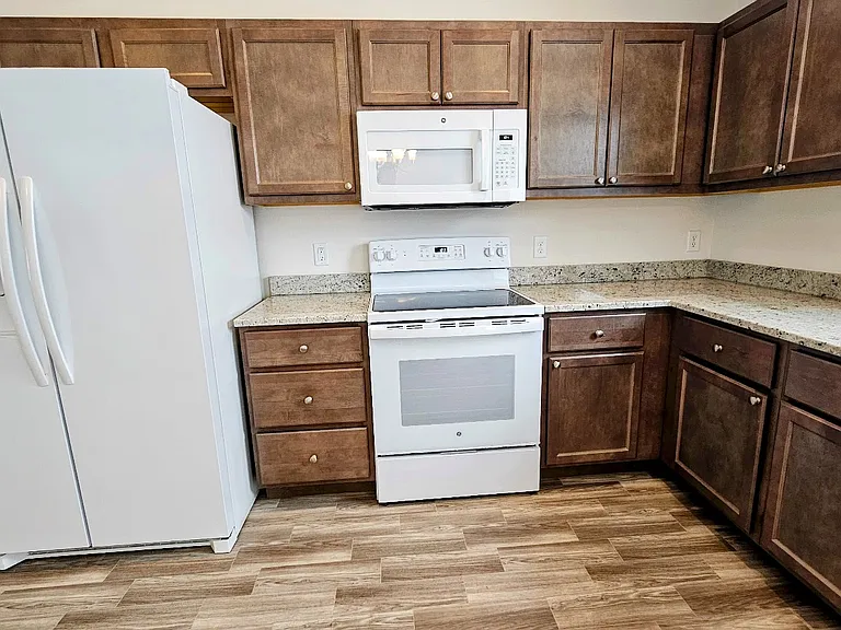 165 Zachary Dr — Photo 8