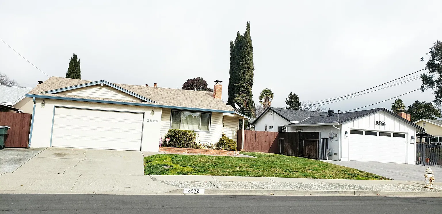 3572 Esperanza Dr photo 1