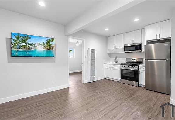 2nd image of 2900 W 54th St APT 2