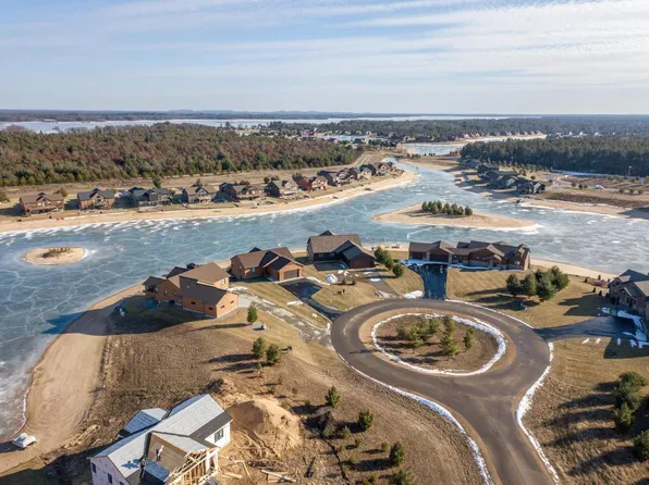 N8594 South Log Cabin Court #121, New Lisbon, WI 53950