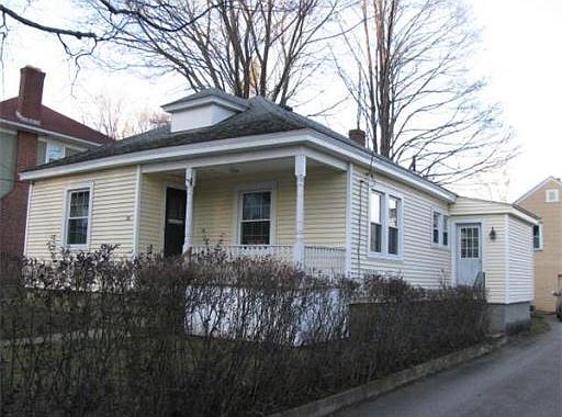 3rd image of 32 Woodland St