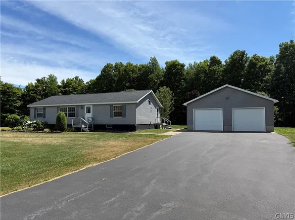 137 Dry Bridge Rd, Pulaski, NY 13142