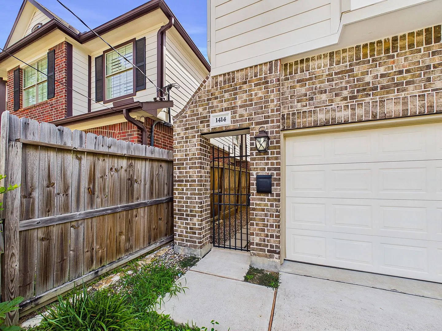 Stunning 3/2.5/2 Craftsman home in highly desirable and sought after Heights Location! — Photo 4